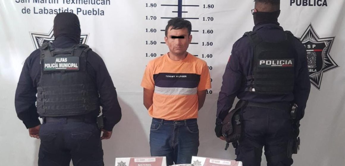Detienen a hombre robando negocio en San Martín Texmelucan