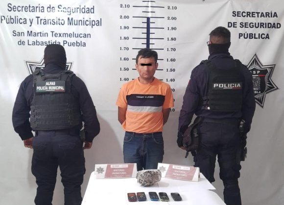 Detenido robo Texmelucan Detienen a hombre robando negocio en San Martín Texmelucan