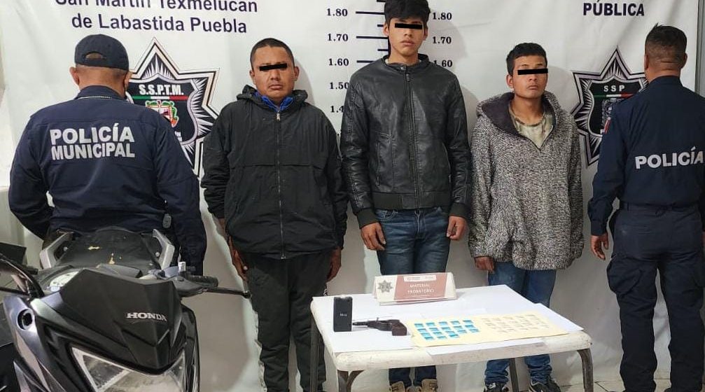 Por robo a mano armada, detienen a sujetos en Texmelucan