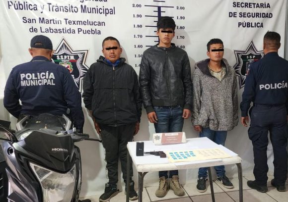 Por robo a mano armada, detienen a sujetos en Texmelucan