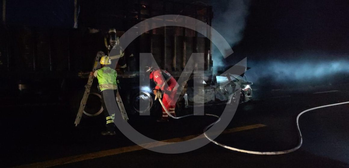 Mueren calcinadas 3 personas tras un accidente en la super carretera Cuacnopalan-Oaxaca