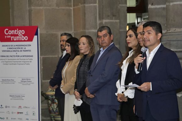 Firman Eduardo Rivera Pacto de Integridad y Ventanilla Digital de Gobierno