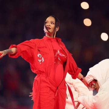 Rihanna y su escenario flotante en el show de Medio Tiempo del Super Bowl 2023