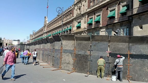 Fp12W8facAAEAjt Gobierno blinda con vallas metálicas el Palacio Nacional previo a la marcha a favor del INE