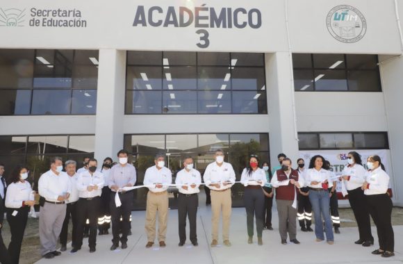 Inaugura obras educativas el gobernador Sergio Céspedes Peregrina