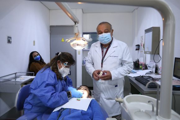Caries dental afecta al 93.3% de la población adulta en México