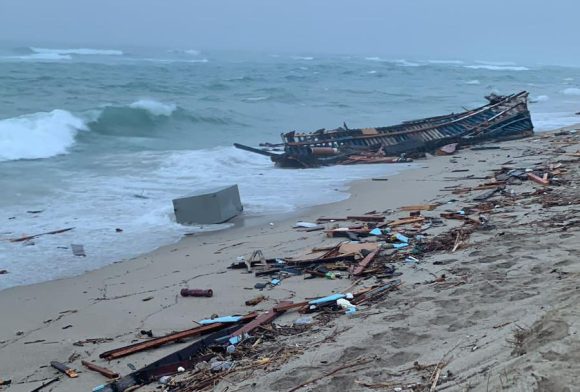 Mueren 43 migrantes cerca de la costa de Italia