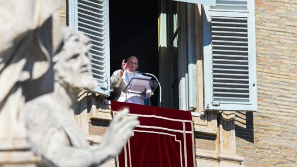 Papa Francisco pide “caridad concreta” para países que sufren catástrofes y guerras