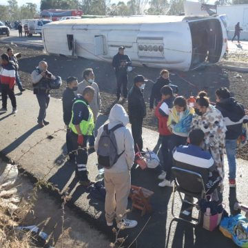 Confirman 56 peregrinos lesionados tras accidente en la autopista México-Puebla; cinco reportados de gravedad