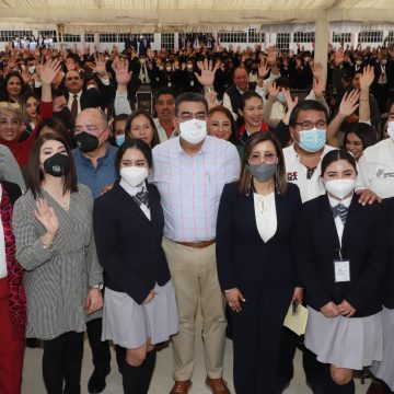 Céspedes entrega rehabilitación de Escuela Normal Benito Juárez en Zacatlán