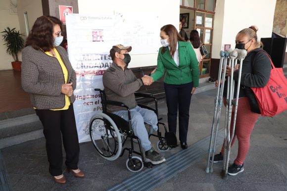 SEDIF Martes Ciudadano Entrega SEDIF en “Martes Ciudadano”, sillas de ruedas, muletas y actas de nacimiento