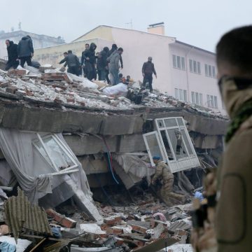 Más de mil quinientos muertos por terremoto de 7.8 en Turquía y Siria
