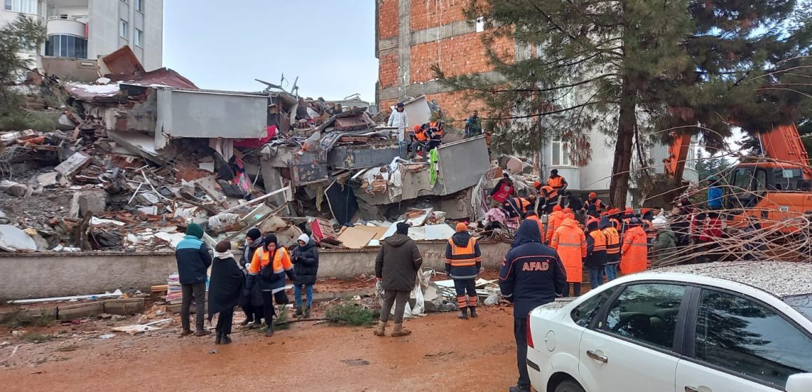Suman más de 33 mil fallecidos en Turquía y Siria por terremoto