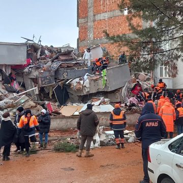 Suman más de 33 mil fallecidos en Turquía y Siria por terremoto