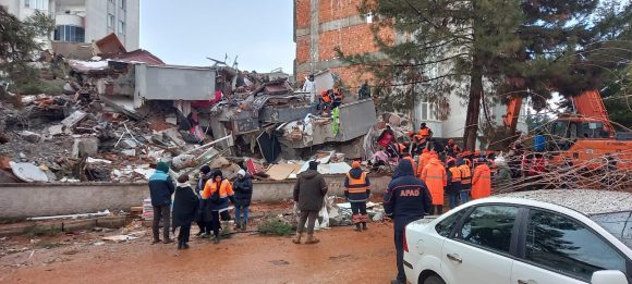 Suman más de 33 mil fallecidos en Turquía y Siria por terremoto