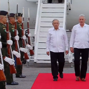 En el aeropuerto de Campeche AMLO recibe al presidente de Cuba