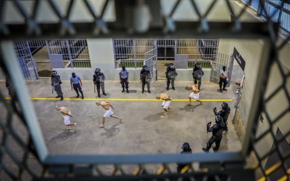 Megacárcel de Bukele desata preocupación mundial por violación a los derechos humanos