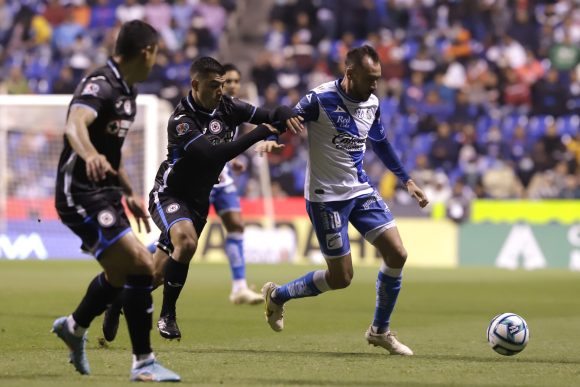 Puebla sufre derrota ante Cruz Azul en el Cuauhtémoc