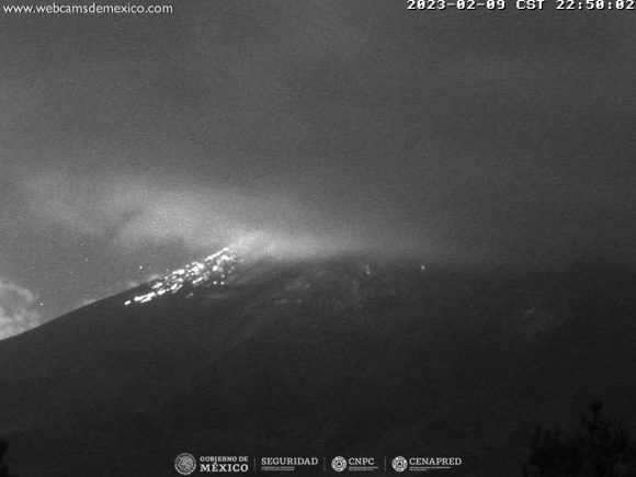 En las últimas 24 horas, el volcán Popocatépetl registró 144 exhalaciones y dos explosiones