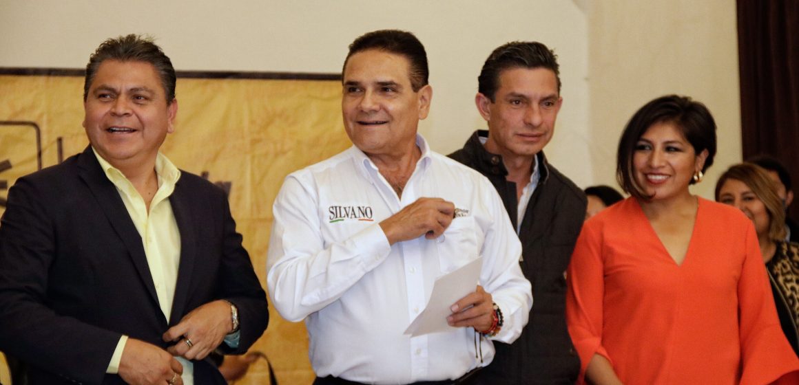 “Destapa” Silvano Aureoles a Roxana Luna y Carlos Martínez para la gubernatura