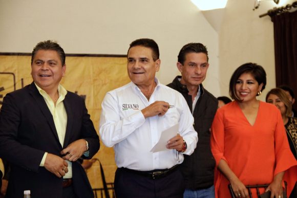 “Destapa” Silvano Aureoles a Roxana Luna y Carlos Martínez para la gubernatura