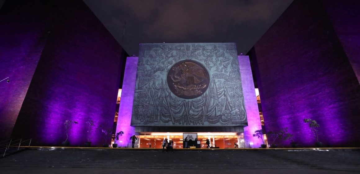 Cámara de Diputados se iluminó de color púrpura con motivo del Día Mundial de la Epilepsia