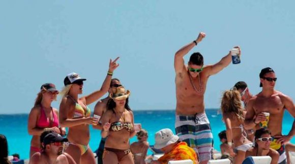 Emite EU alerta de viaje para spring breakers que visiten el Caribe de Mexicano