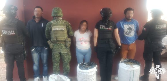 En operativo coordinado, Policía Estatal asegura tres costales de aparente marihuana