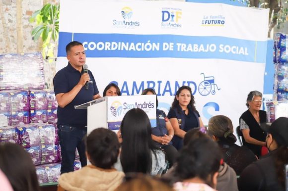 DIF de San Andrés Cholula entrega pañales y bolsas de colostomía