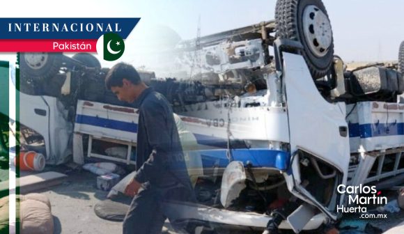 Mueren policías tras atentando en Pakistán