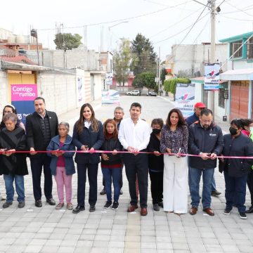 Entrega Ayuntamiento de Puebla calle en Totimehuacan