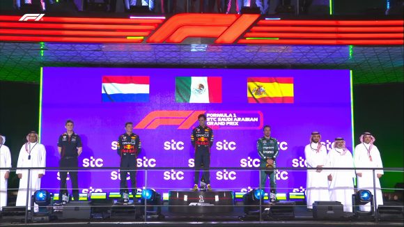 Checo Pérez gana el GP de Arabia Saudita