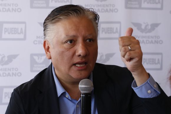 Fernando Morales y Juan Sandoval iluminan de naranja a Tehuacán