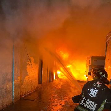 Incendio en la colonia Santa Martha Acatitla en Iztapalapa