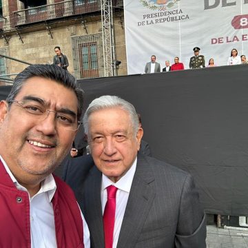 Céspedes Peregrina participó en la marcha convocada por AMLO