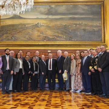 AMLO se reúne con congresistas de EU en Palacio Nacional