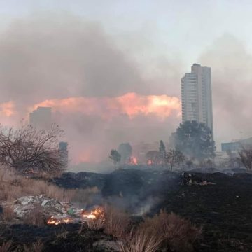 Incendio de pastizal provocó movilización de cuerpos de emergencia