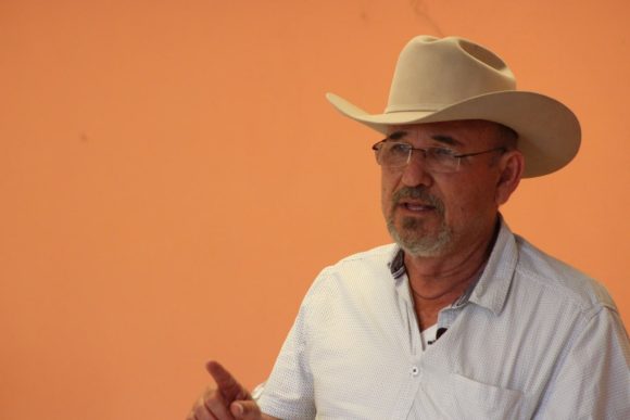 Atentan de nueva cuenta contra Hipólito Mora en Michoacán