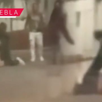 Joven es golpeado brutalmente afuera de antro en Zacatlán