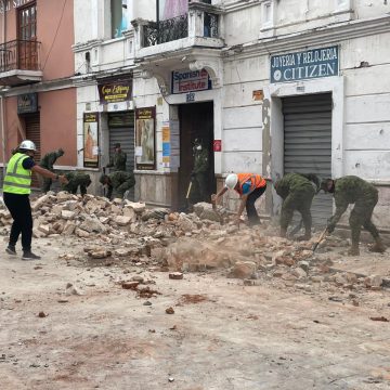 Suman 14 fallecidos tras sismo magnitud 6.5 en Ecuador