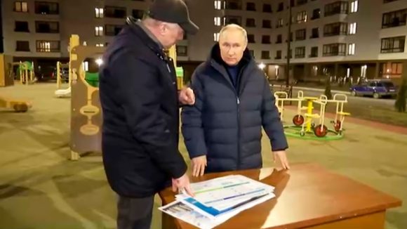 Putin visita Mariúpol; Ucrania denuncia “cinismo”