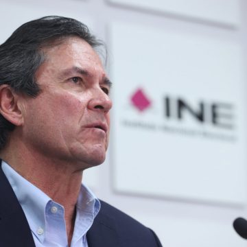 Edmundo Jacobo Molina renuncia al INE