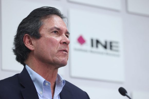 Edmundo Jacobo Molina renuncia al INE