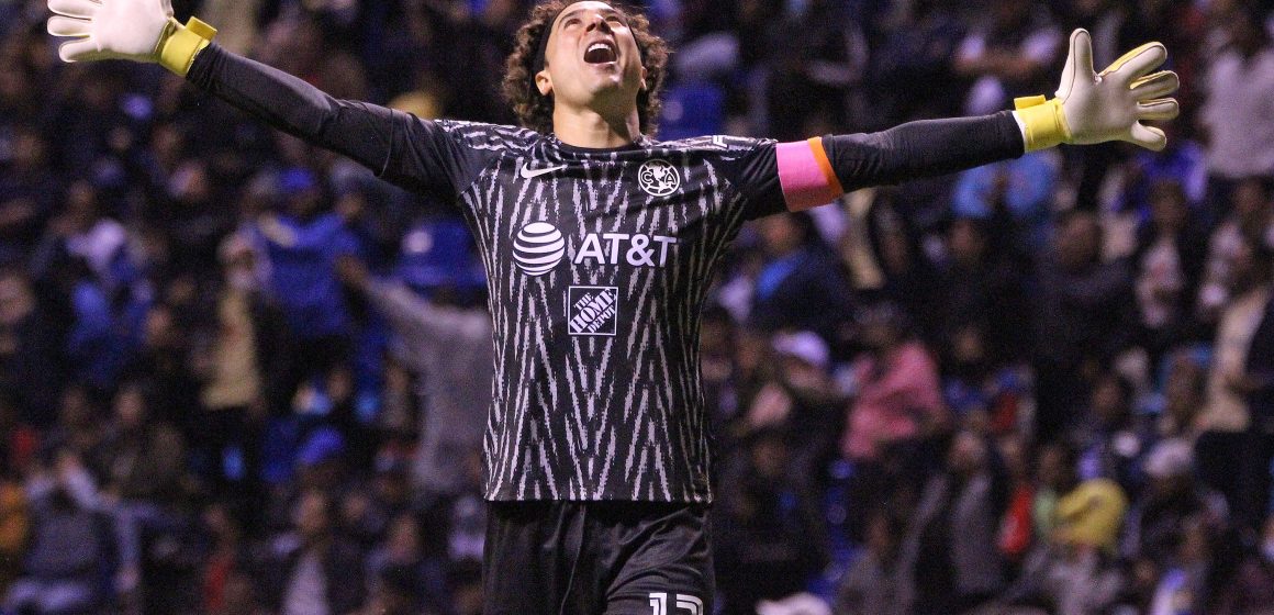 Guillermo Ochoa en el top 10 de los mejores porteros del siglo XXI