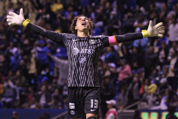 Guillermo Ochoa en el top 10 de los mejores porteros del siglo XXI