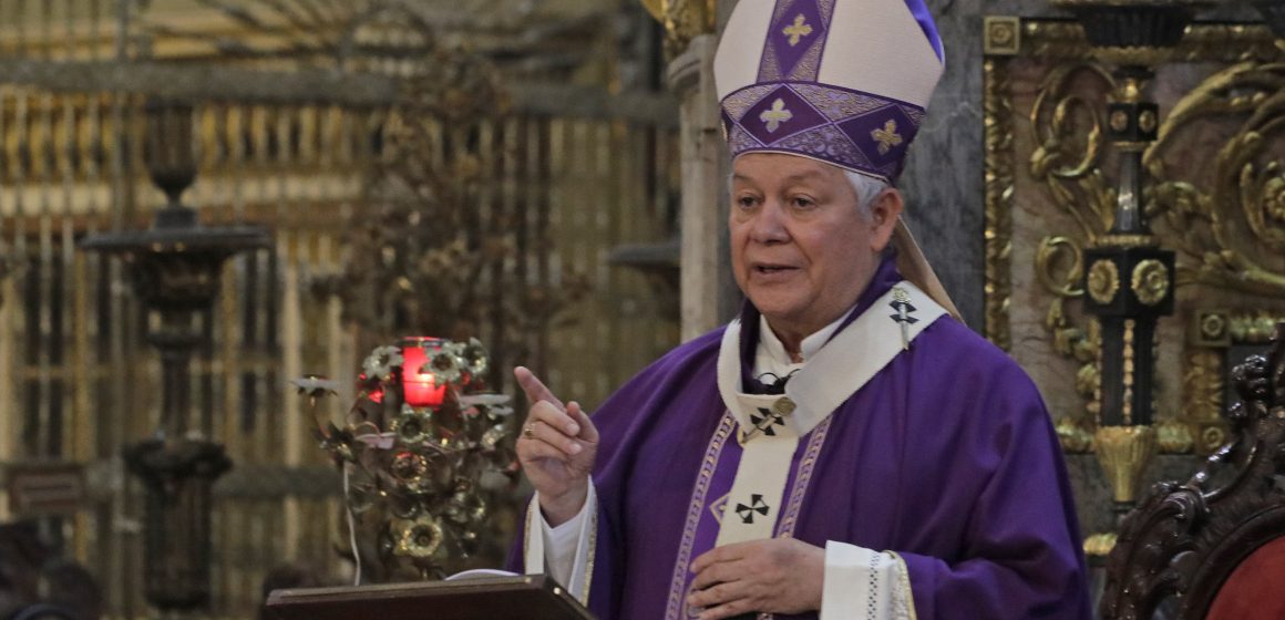 Lamenta arzobispo de Puebla normalización de la violencia