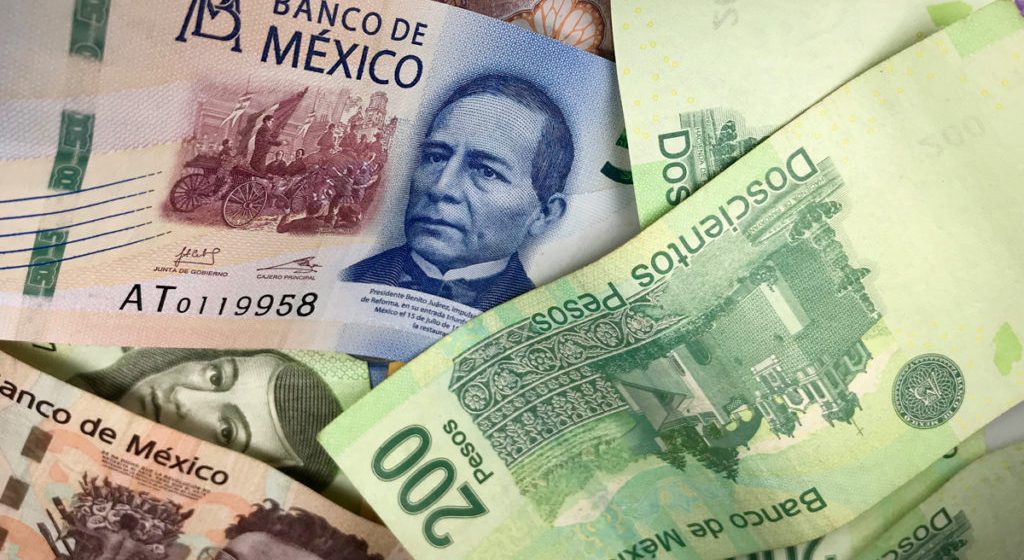 Peso mexicano cierra histórico 2023