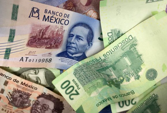 Peso mexicano cierra histórico 2023