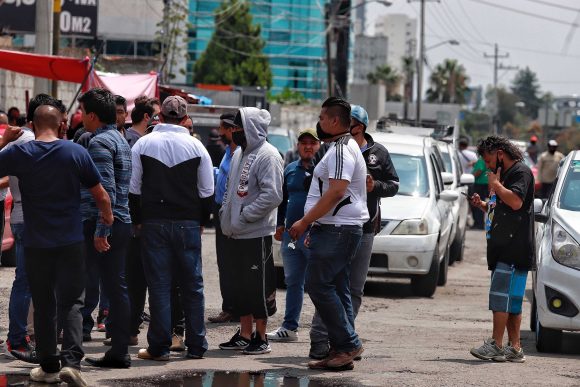 SMT debe retirar de circulación los taxis piratas