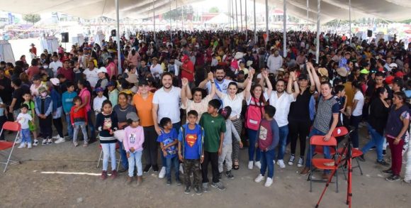 Regalan sonrisas en el Día del Niño en Texmelucan